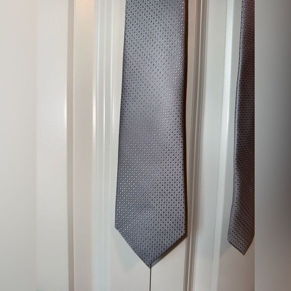 Calibrate Anser Solid Silk Tie in Charcoal - Picture 4 of 8